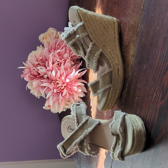 Candies Platform Woven Fabric Strap Sandles - Picture 9 of 13